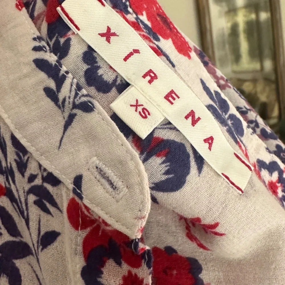 XiRENA Floral Blouse - XS - Picture 6 of 9